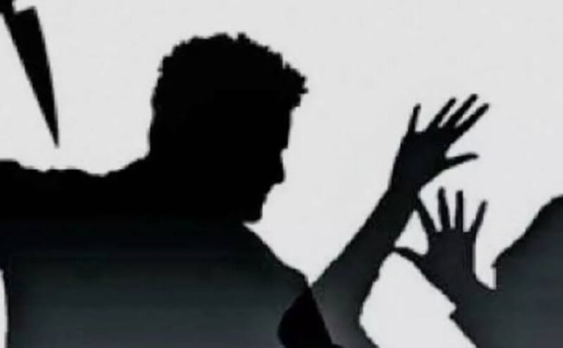 कान्हा की नगरी मथुरा के बरसाना में दुस्साहसिक वारदात: श्री राधा बल्लभ मंदिर के साधु की गला रेतकर हत्या, हमलावरों ने पुजारी को बंधक बनाकर दिया घटना को अंजाम कान्हा की नगरी मथुरा के बरसाना में दुस्साहसिक वारदात: श्री राधा बल्लभ मंदिर के साधु की गला रेतकर हत्या, हमलावरों ने पुजारी को बंधक बनाकर दिया घटना को अंजाम