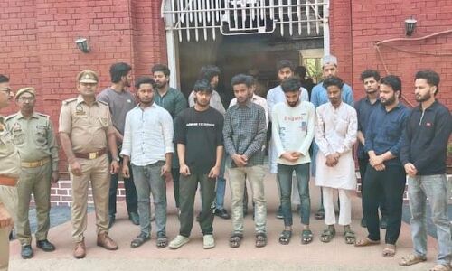 काशी में मां गंगा की मर्यादा से खिलवाड़: बीच नदी में बिरयानी पार्टी और फेंकी हड्डियां, वीडियो वायरल होने पर पुलिस ने 14 को किया अरेस्ट