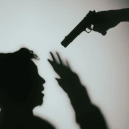 अलीगढ़ में खूनी रंजिश: अस्पताल में घुसकर प्रेमी को मारी गोली, यूपी पुलिस में तैनात प्रेमिका के भाइयों पर वारदात का आरोप