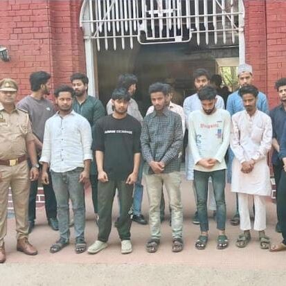 काशी में मां गंगा की मर्यादा से खिलवाड़: बीच नदी में बिरयानी पार्टी और फेंकी हड्डियां, वीडियो वायरल होने पर पुलिस ने 14 को किया अरेस्ट