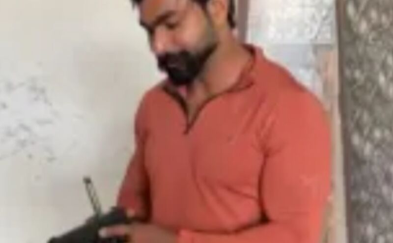 दिल्ली में रील के चक्कर में गई जान: दल्लूपुरा में चचेरे भाई की पिस्टल से स्टंट करते वक्त युवक के सीने में लगी गोली, मौत