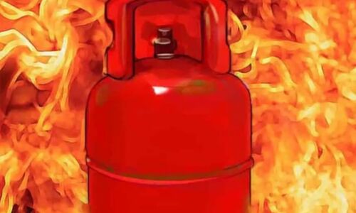 कानपुर में रेल पटरी पर जोरदार धमाका: आखिर महाबोधि एक्सप्रेस के पास मिले उस बैग और आधार कार्ड का क्या है रहस्य?