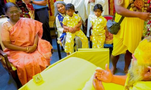 मथुरा दौरे के बीच राष्ट्रपति द्रौपदी मुर्मू ने क्यों किया इस संत से विशेष मुलाकात, क्या है इसके पीछे का संदेश?