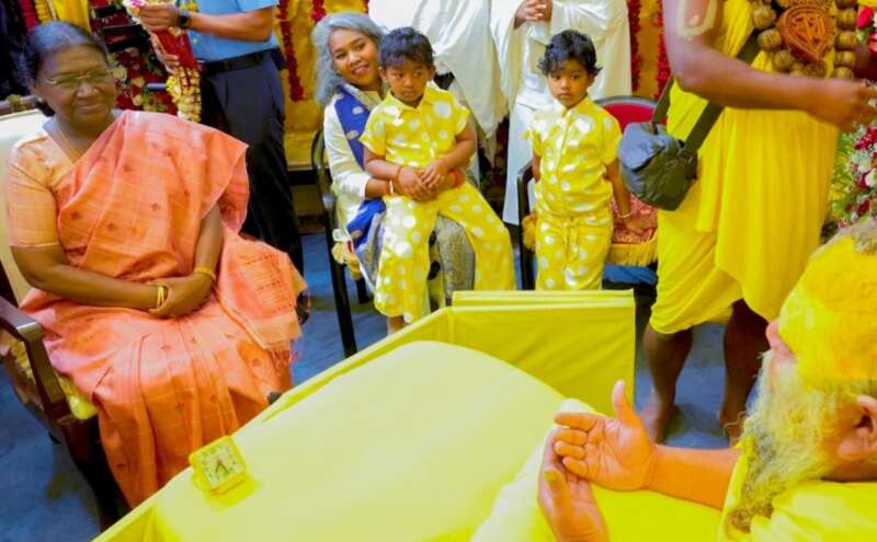 मथुरा दौरे के बीच राष्ट्रपति द्रौपदी मुर्मू ने क्यों किया इस संत से विशेष मुलाकात, क्या है इसके पीछे का संदेश?