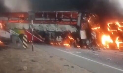 मारकापुरम के पास सड़क पर मौत का तांडव: क्या लापरवाही ने निगल लीं दर्जनों जिंदगियां? मारकापुरम के पास सड़क पर मौत का तांडव: क्या लापरवाही ने निगल लीं दर्जनों जिंदगियां?