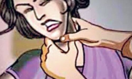 साकीनाका के उस बंद कमरे का खौफनाक सच: 18 महीने बाद कब्र से निकली गवाही ने सबको दहलाया साकीनाका के उस बंद कमरे का खौफनाक सच: 18 महीने बाद कब्र से निकली गवाही ने सबको दहलाया