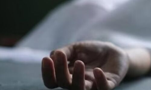 नोएडा की एक हाई-राइज सोसाइटी की 28वीं मंजिल से गिरी 21 वर्षीय युवती, क्या यह महज एक हादसा था या छिपा है कोई गहरा राज? नोएडा की एक हाई-राइज सोसाइटी की 28वीं मंजिल से गिरी 21 वर्षीय युवती, क्या यह महज एक हादसा था या छिपा है कोई गहरा राज?