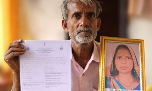 महोबा में सरकारी विभाग का अजब कारनामा: क्या परलोक जा चुकी कर्मचारी भी आकर देगी अपनी हाजिरी? महोबा में सरकारी विभाग का अजब कारनामा: क्या परलोक जा चुकी कर्मचारी भी आकर देगी अपनी हाजिरी?