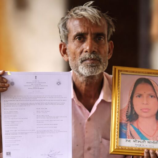 महोबा में सरकारी विभाग का अजब कारनामा: क्या परलोक जा चुकी कर्मचारी भी आकर देगी अपनी हाजिरी? महोबा में सरकारी विभाग का अजब कारनामा: क्या परलोक जा चुकी कर्मचारी भी आकर देगी अपनी हाजिरी?