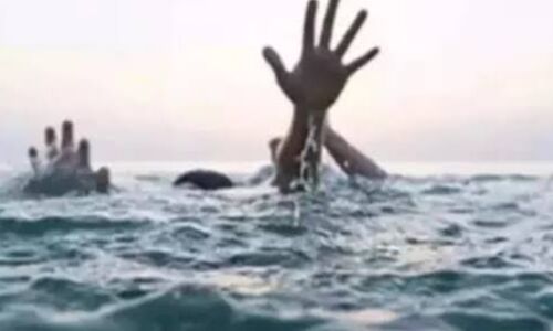 गोरखपुर में नदी किनारे लावारिस मिलीं चार साइकिलें और कपड़े