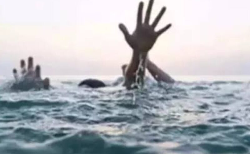 गोरखपुर में नदी किनारे लावारिस मिलीं चार साइकिलें और कपड़े