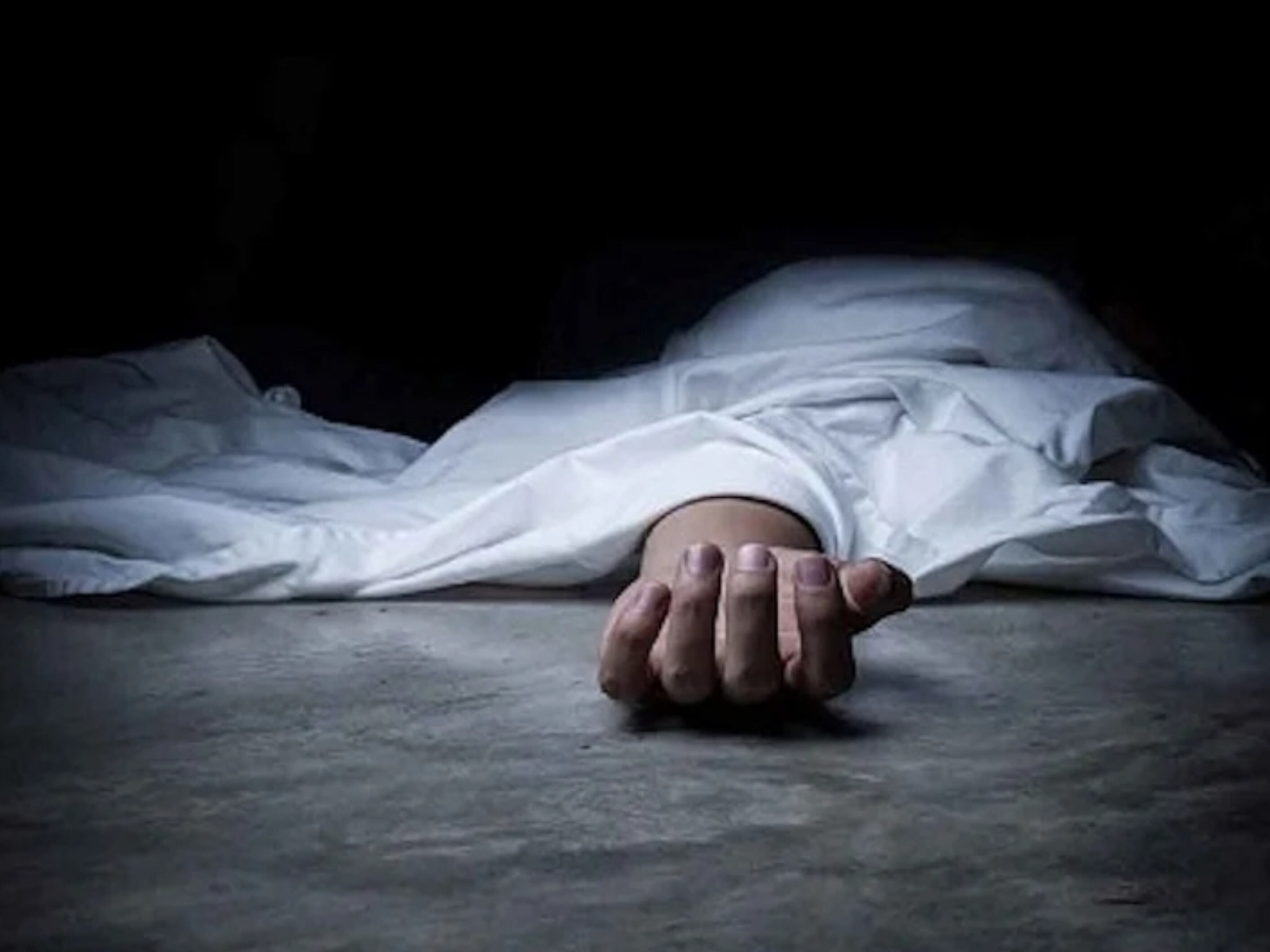 गोला क्षेत्र के एक स्कूल की छत पर मिला किशोर का शव: गेहूं काटने के लिए मजदूर ढूंढने निकला था 15 वर्षीय पवन, पर वापस क्यों नहीं लौटा? गोला क्षेत्र के एक स्कूल की छत पर मिला किशोर का शव: गेहूं काटने के लिए मजदूर ढूंढने निकला था 15 वर्षीय पवन, पर वापस क्यों नहीं लौटा?