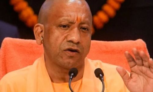 उत्तर प्रदेश के अन्नदाताओं पर कुदरत की दोहरी मार: क्या 24 घंटे की यह समय सीमा बदल पाएगी किसानों की तकदीर?