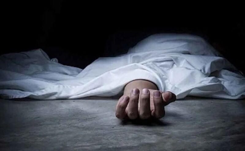 गोला क्षेत्र के एक स्कूल की छत पर मिला किशोर का शव: गेहूं काटने के लिए मजदूर ढूंढने निकला था 15 वर्षीय पवन, पर वापस क्यों नहीं लौटा? गोला क्षेत्र के एक स्कूल की छत पर मिला किशोर का शव: गेहूं काटने के लिए मजदूर ढूंढने निकला था 15 वर्षीय पवन, पर वापस क्यों नहीं लौटा?