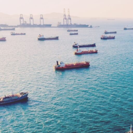 होर्मुज जलडमरूमध्य में सन्नाटा तो टूटा, पर 2,000 जहाजों पर सवार हजारों जिंदगियां अब भी मौत के साये में क्यों? होर्मुज जलडमरूमध्य में सन्नाटा तो टूटा, पर 2,000 जहाजों पर सवार हजारों जिंदगियां अब भी मौत के साये में क्यों?