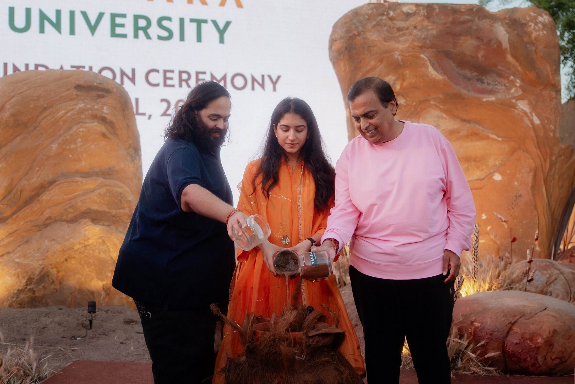 वनतारा ने वाइल्डलाइफ और वेटेरिनरी साइंस के लिए दुनिया की पहली ग्लोबल यूनिवर्सिटी लॉन्च की वनतारा ने वाइल्डलाइफ और वेटेरिनरी साइंस के लिए दुनिया की पहली ग्लोबल यूनिवर्सिटी लॉन्च की