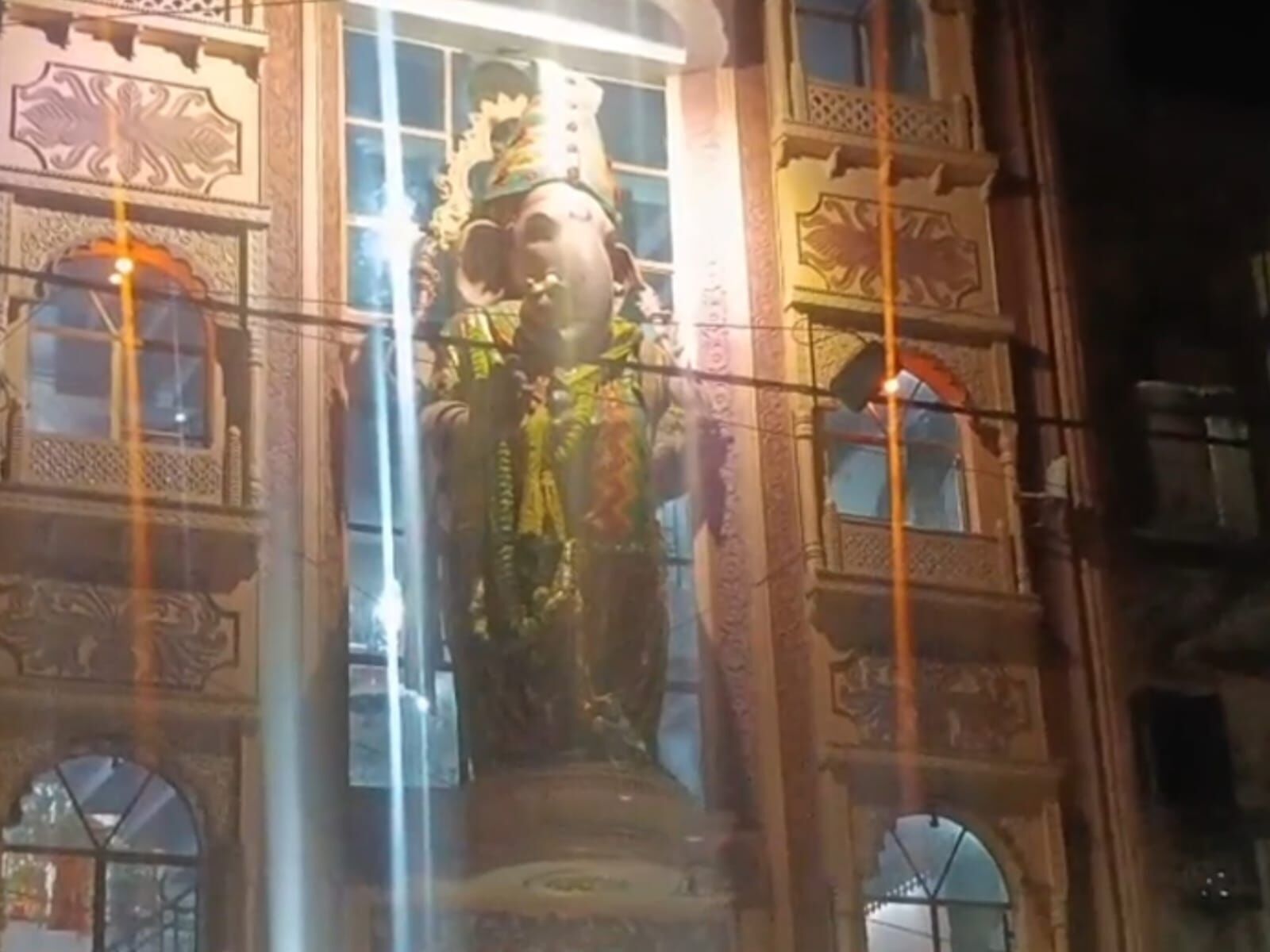 कानपुर के सिद्ध मंदिर में हुई ऐसी गुस्ताखी, सीसीटीवी फुटेज देख उड़े पुलिस के होश; क्या है पूरा मामला? कानपुर के सिद्ध मंदिर में हुई ऐसी गुस्ताखी, सीसीटीवी फुटेज देख उड़े पुलिस के होश; क्या है पूरा मामला?