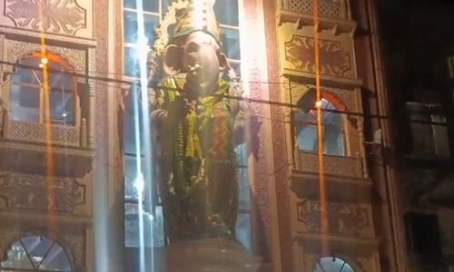 कानपुर के सिद्ध मंदिर में हुई ऐसी गुस्ताखी, सीसीटीवी फुटेज देख उड़े पुलिस के होश; क्या है पूरा मामला? कानपुर के सिद्ध मंदिर में हुई ऐसी गुस्ताखी, सीसीटीवी फुटेज देख उड़े पुलिस के होश; क्या है पूरा मामला?