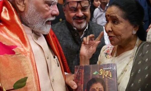 संगीत जगत के एक स्वर्णिम युग का अंत? वह आवाज़ जो अब सिर्फ यादों और रिकॉर्डिंग्स में गूंजेगी संगीत जगत के एक स्वर्णिम युग का अंत? वह आवाज़ जो अब सिर्फ यादों और रिकॉर्डिंग्स में गूंजेगी