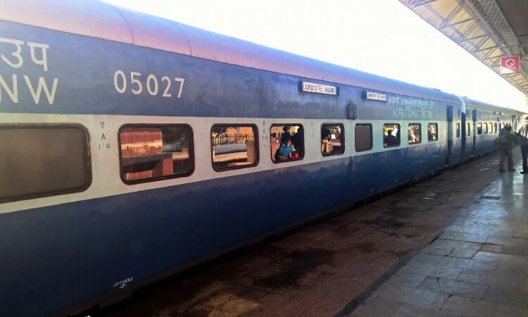 Indian Railway, Train Route, Diversion, Gorakhpur, Lucknow, Badshahnagar, Aishbag, Malhaur, Lucknow Junction, Northern railway, North-Eastern Railway