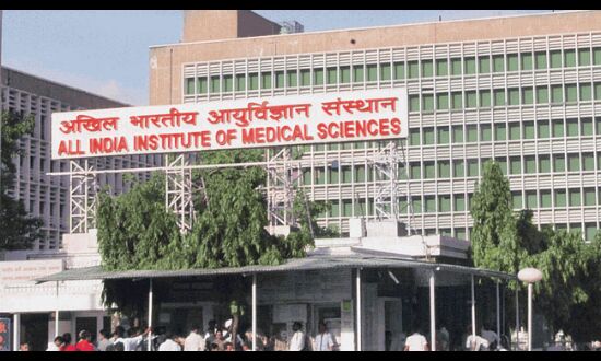 एम्स के डॉक्टरों की हड़ताल से मचा चारो तरफ मचा हाहाकार