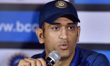 महेंद्र सिंह धोनी ने खोला राज, बताया- विराट कोहली के लिए छोड़ी थी कप्तानी