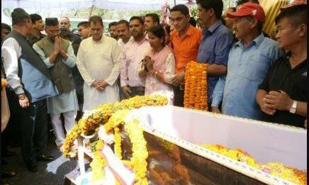 नौशेरा लाम सेक्टर में शहीद हुए राइफलमैन विकास गुरुंग की अंत्येष्टि आज, CM ने दी श्रद्धाजंलि