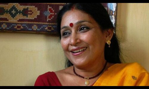 महिला पुजारी कराती हैं शादी, अंग्रेजी में पढ़ती हैं श्लोक