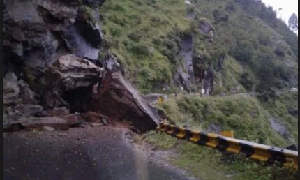चीन सीमा को जोड़ने वाला जोशीमठ-मलारी हाईवे खुला, लेकिन लामबगड़ में बदरीनाथ राजमार्ग बंद