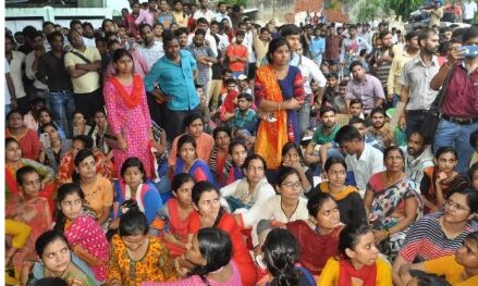 सहायक अध्यापक भर्ती: आरक्षण के चलते नियुक्ति प्रक्रिया से बाहर हुए अभ्यर्थी, दी आत्मदाह की धमकी