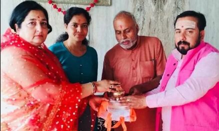 भजन गायिका अनुराधा पोडवाल पहुंची हरकी पैड़ी, कहा मां गंगा के स्पर्श मात्र से मोक्ष प्राप्त होता है
