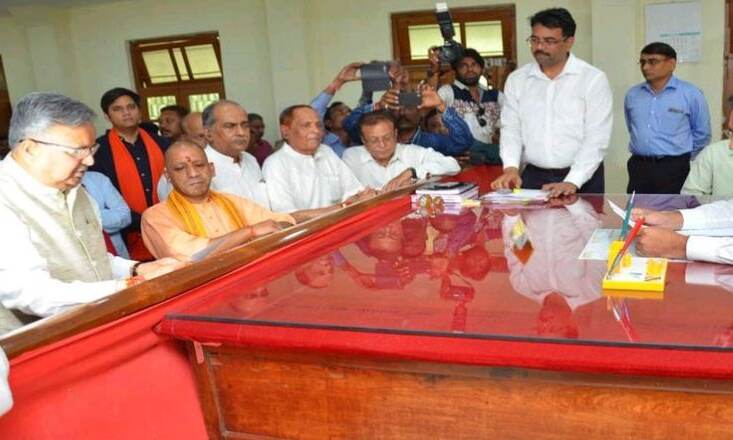 छत्‍तीसगढ़: CM रमन सिंह ने भरा पर्चा, योगी आदित्‍यनाथ भी रहे मौजूद