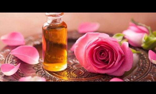 इन 5 वजहों से आपकी स्किन के लिए बेस्‍ट है गुलाब जल