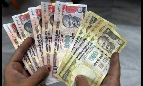 500 और 1000 के नोटों के साथ ये क्या कर रहा है आरबीआई, नोटबंदी से लग चुका है झटका