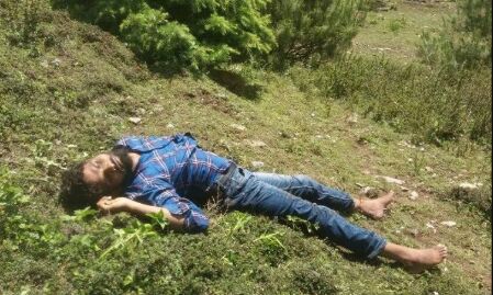 उत्तराखंड: बदरीनाथ मंदिर के पीछे पहाड़ियों पर मिला युवक का शव, SDRF और पुलिस में हड़कंप