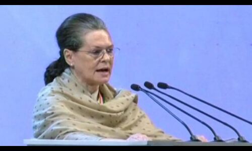 LIVE: अधि‍वेशन में बोलीं सोनि‍या- कांग्रेस राहुल गांधी के साथ मिलकर आगे बढ़े