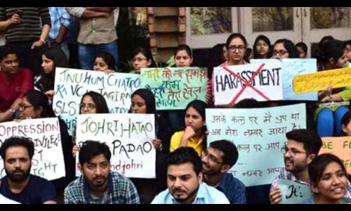 JNU के 2 और प्रोफेसरों पर भी यौन उत्पीड़न का आरोप, चीन में छात्रा से किया छेड़छाड़