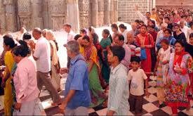 यह खबर जरूर पढ़े, अगर आप परिक्रमा मंदिर में लगाते हैं तो...