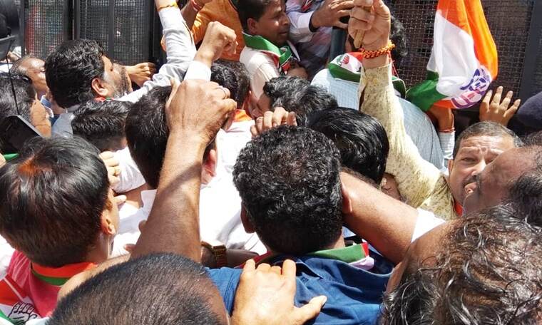 मुलताई में कांग्रेसी-पुलिसकर्मी भिड़े, सैकड़ों गिरफ्तार