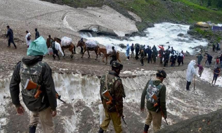 अमरनाथ यात्रा: भूस्खलन से पांच यात्रियों की मौत, बारिश ने बढ़ाई मुश्किलें