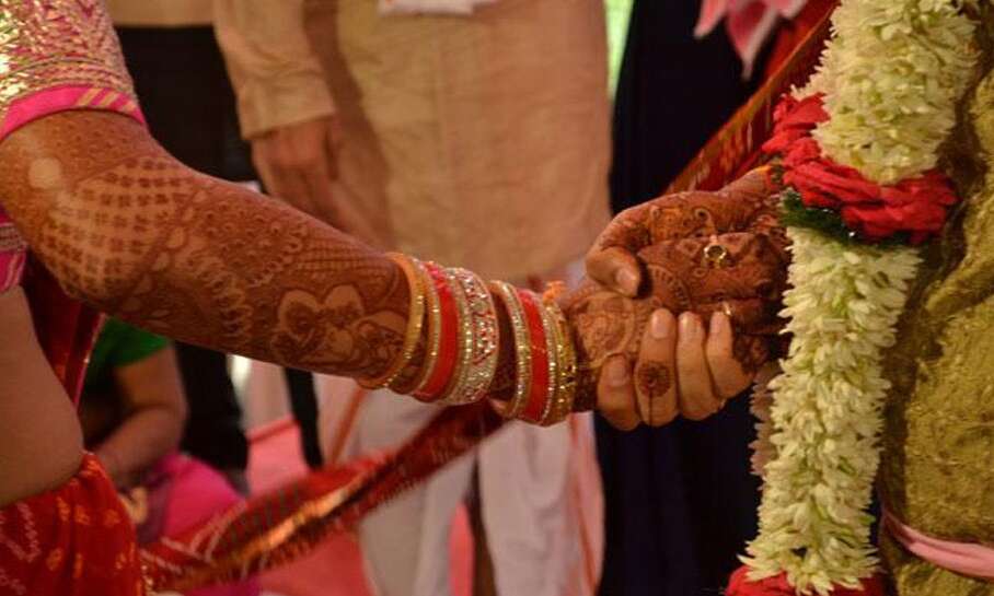 घरवालों ने बचपन में ही करा दिए थे हाथ पीले