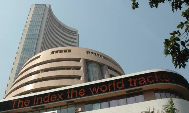 सेंसेक्स 100 अंक से ज्यादा गिरकर बंद, पीएसयू बैंक शेयर्स में मुनाफावसूली