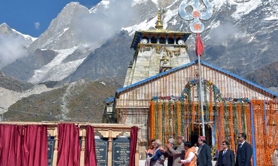 केदारनाथ में शुरू हुआ शंकराचार्य समाधि के पुनर्निर्माण का कार्य