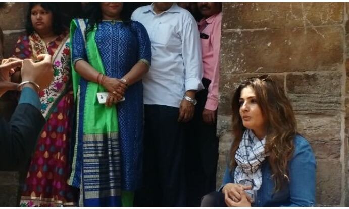 एक्ट्रेस रवीना टंडन के खिलाफ FIR दर्ज, जानें क्या है मामला?