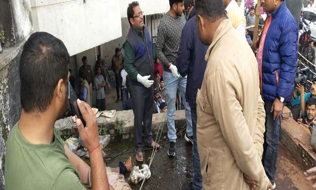 कल होनी थी DM से शादी, 14वीं मंजिल से कूदकर पूर्व DIG की बेटी ने दे दी जान