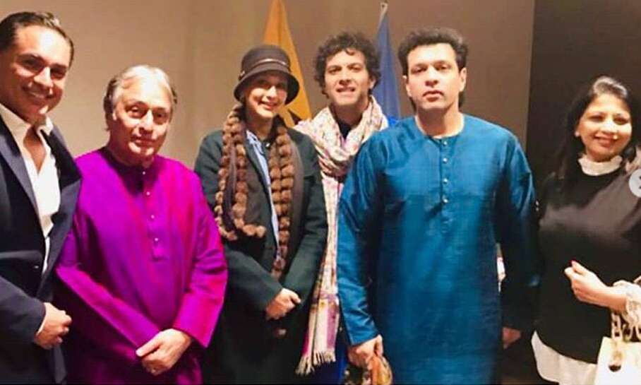 सोनाली बेंद्रे ले रही हैं म्यूजिक थैरिपी की मदद! इंडियन कलाकार के कॉन्सर्ट में आई नजर