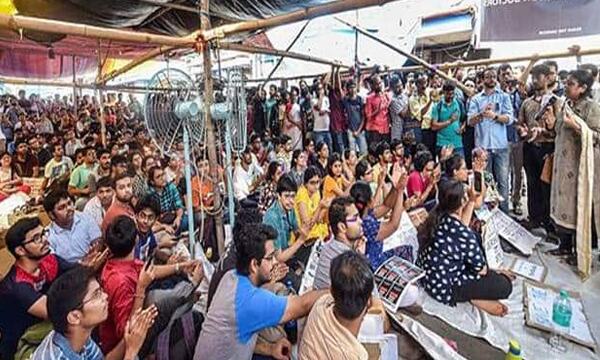 वडोदरा में डॉक्टरों का प्रदर्शन: देशव्यापी हड़ताल