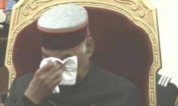 ...शहीद कमांडो के परिवार को सम्मानित करते वक्त भावुक हो गए राष्ट्रपति कोविंद