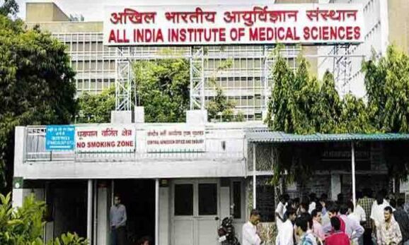 AIIMS में बदसलूकी के खिलाफ डॉक्टर हड़ताल पर, मरीज परेशान