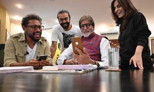 अमिताभ बच्चन लखनऊ की सड़कों पर आ रहे नजर,